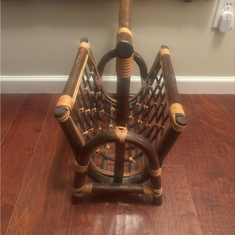 Vintage Rustic Brown Woven Magazine Rack - Picture 4 of 6